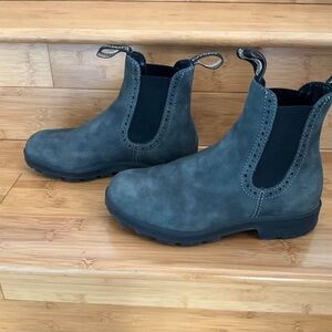 Rustic Black Blundstones. Women’s Hi top style. Size 7 (ES 7/ UK 4)